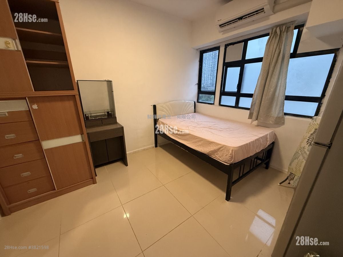 Majestic House Rental 1 Bathroom 160 ft²