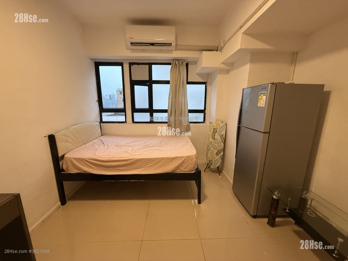 Majestic House Rental 1 Bathroom 160 ft²