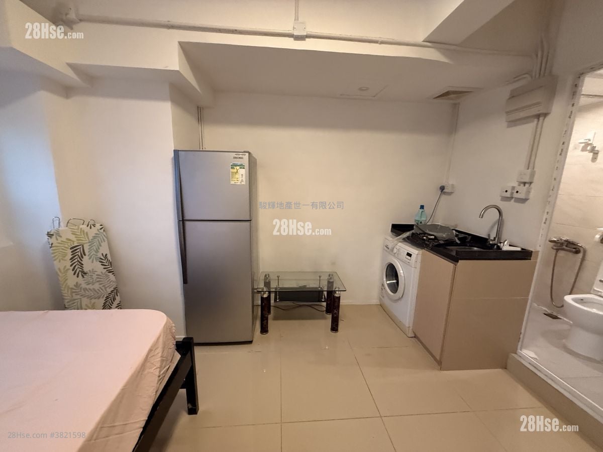 Majestic House Rental 1 Bathroom 160 ft²