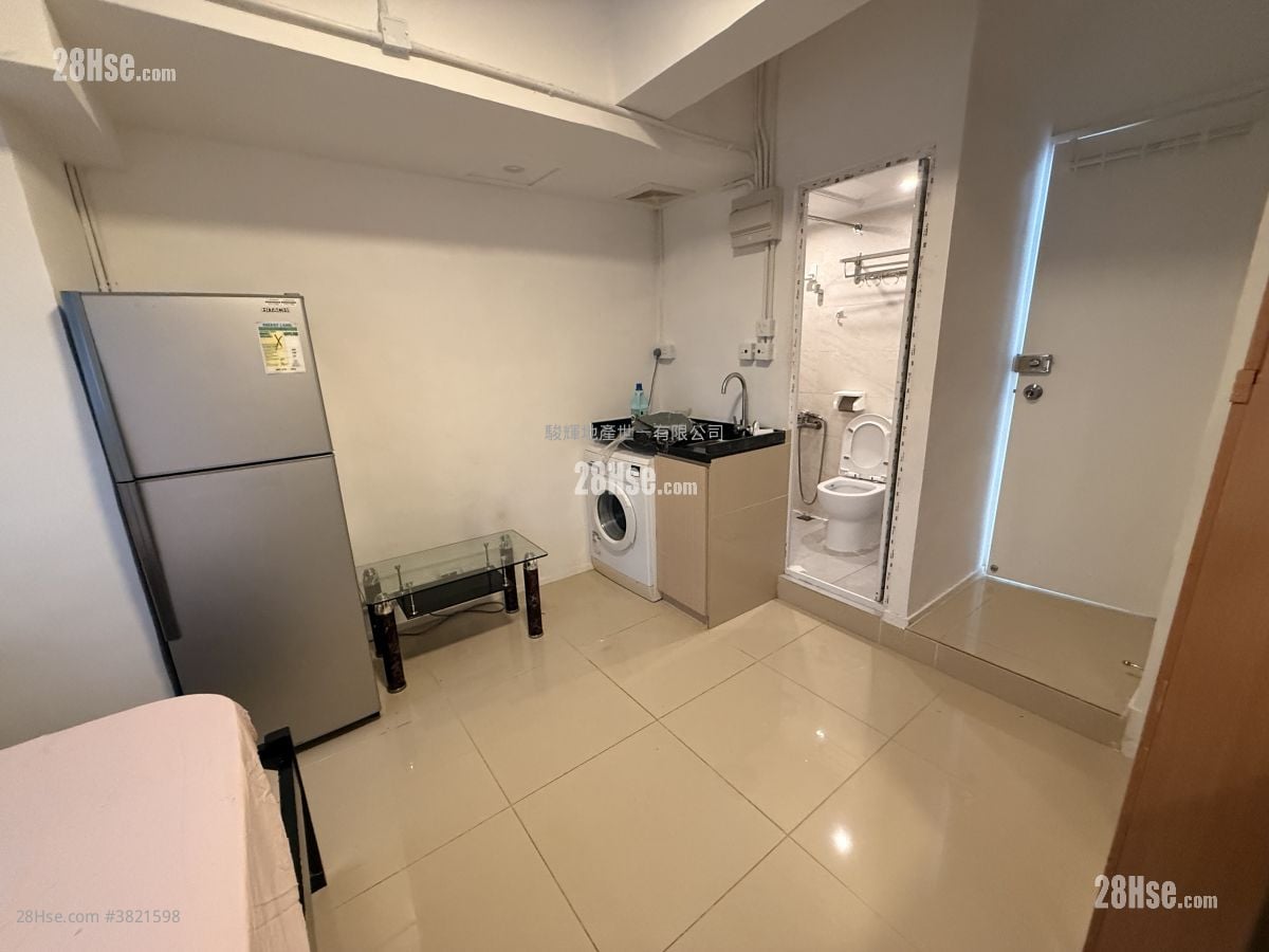 Majestic House Rental 1 Bathroom 160 ft²