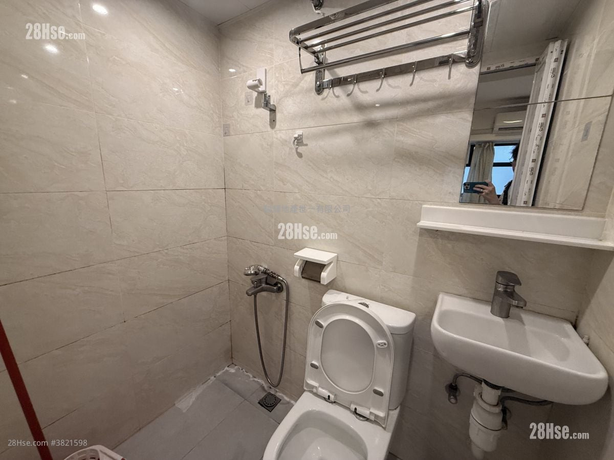 Majestic House Rental 1 Bathroom 160 ft²