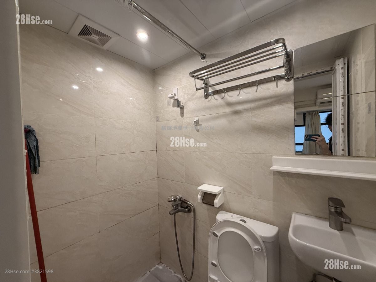 Majestic House Rental 1 Bathroom 160 ft²