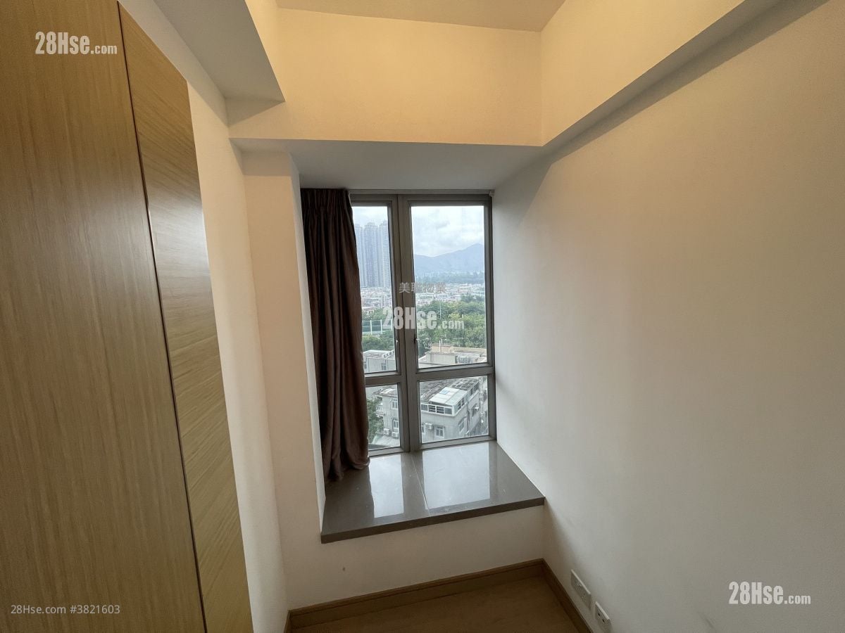 bedroom 1: The Reach Sell 2 Bedrooms , 1 Bathroom 355 ft²