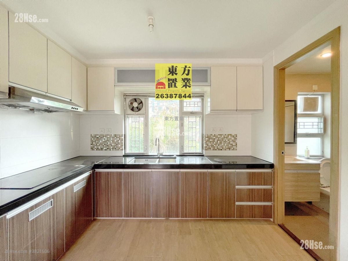 村屋 租盘 3 房 , 2 浴室 700 平方尺