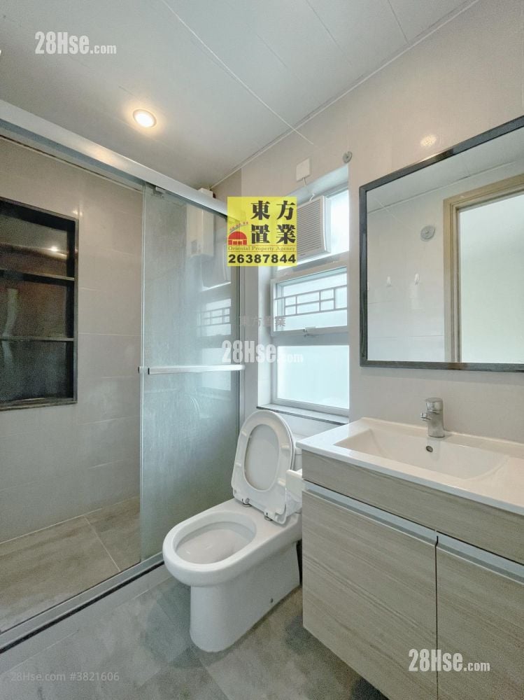 村屋 租盘 3 房 , 2 浴室 700 平方尺