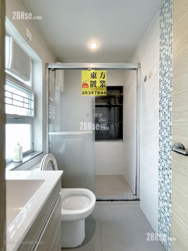 村屋 租盘 3 房 , 2 浴室 700 平方尺