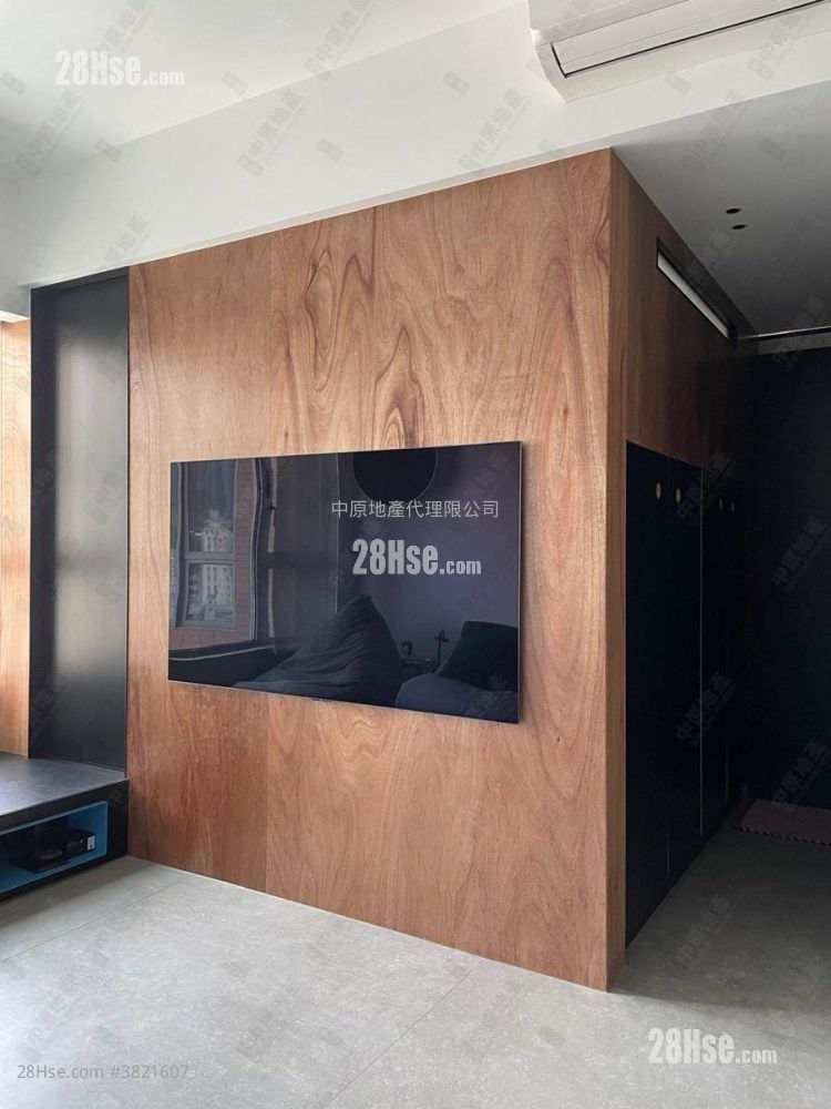 Aurora Sell 2 Bedrooms , 1 Bathroom 423 ft²