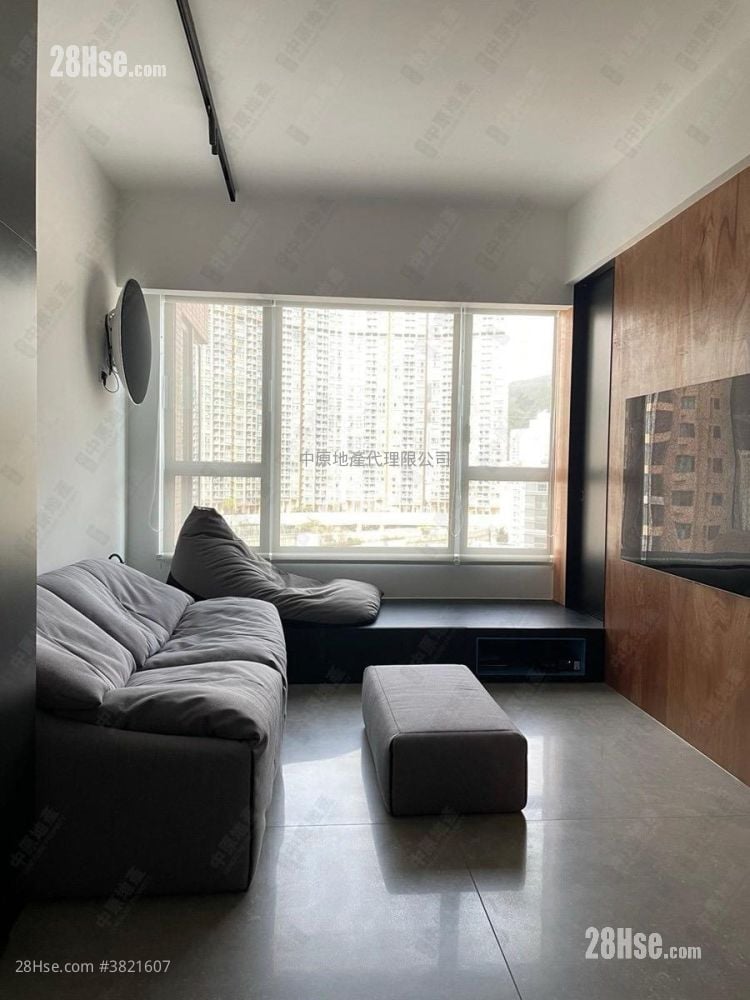 Aurora Sell 2 Bedrooms , 1 Bathroom 423 ft²