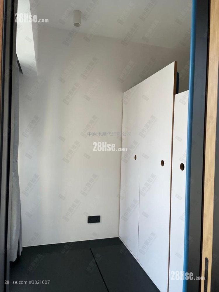 Aurora Sell 2 Bedrooms , 1 Bathroom 423 ft²