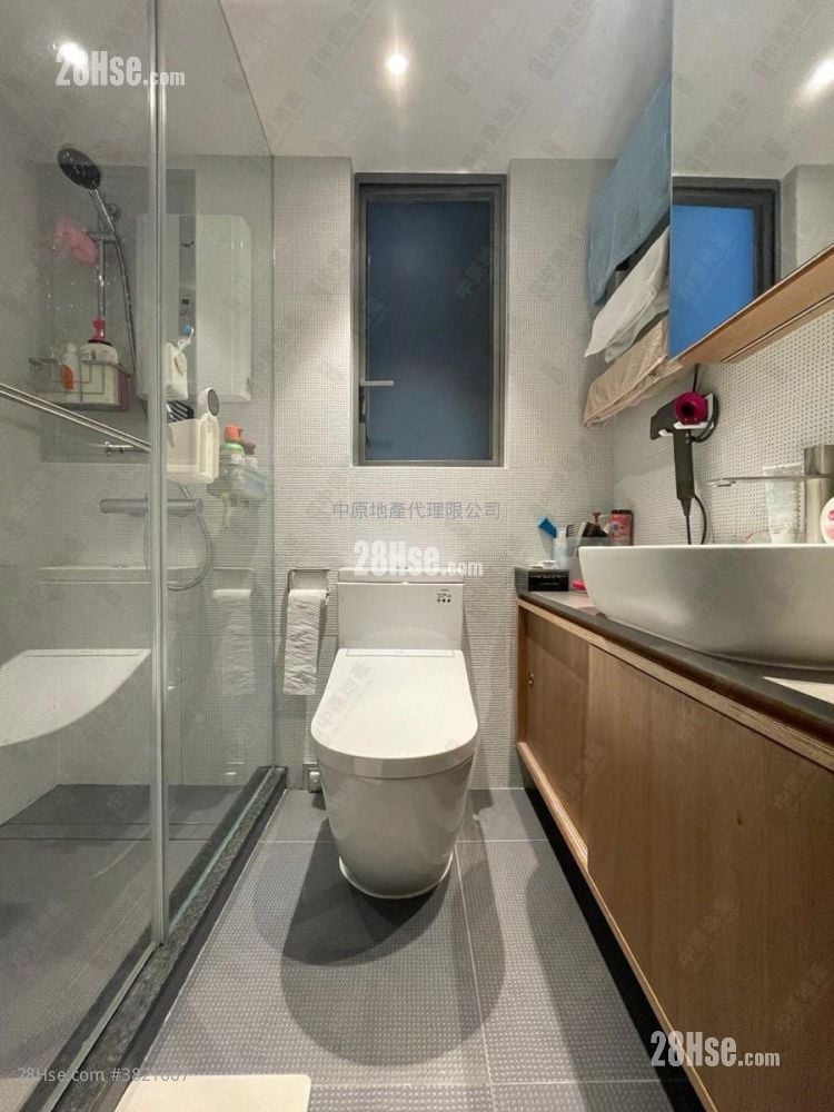 Aurora Sell 2 Bedrooms , 1 Bathroom 423 ft²