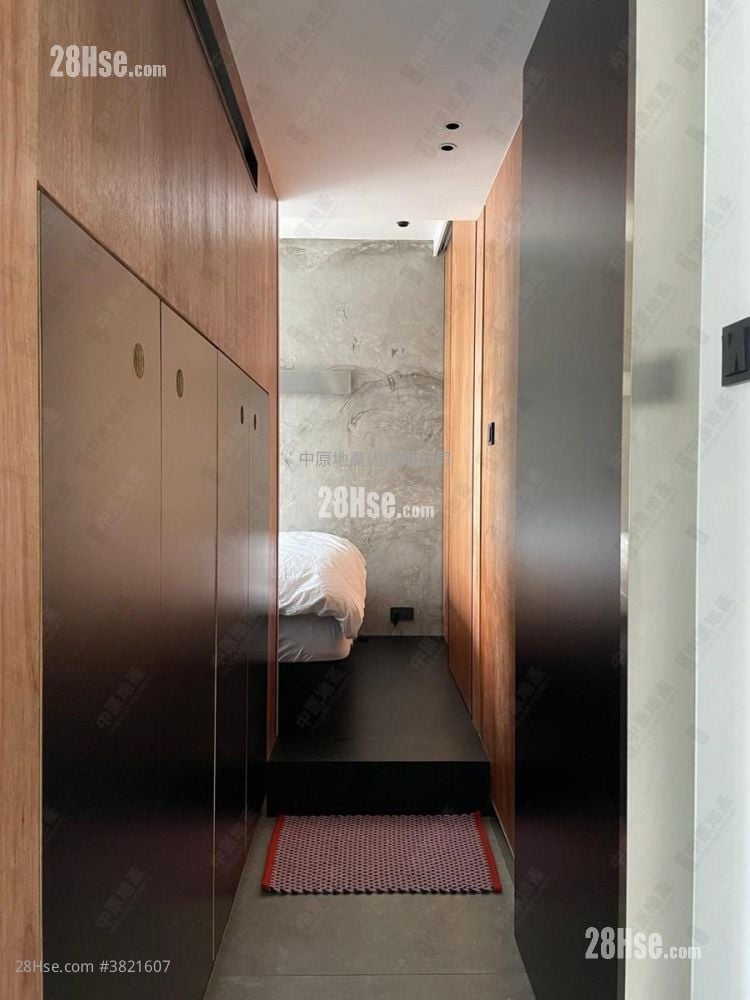 Aurora Sell 2 Bedrooms , 1 Bathroom 423 ft²