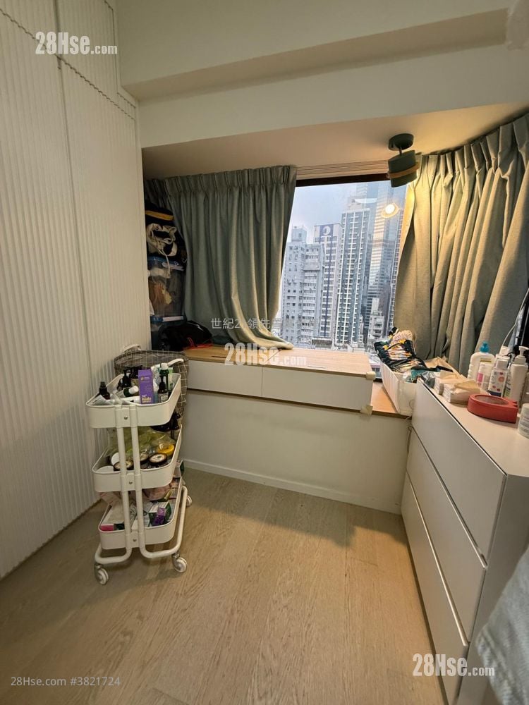 Corona Tower Sell 3 Bedrooms , 2 Bathrooms 700 ft²