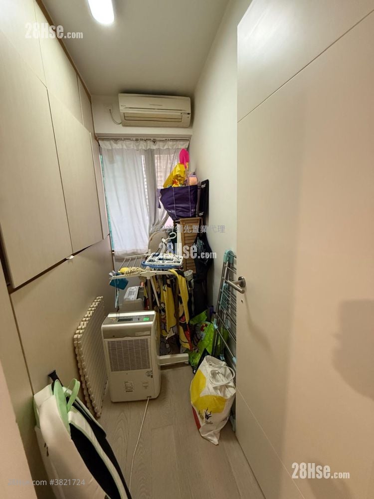 Corona Tower Sell 3 Bedrooms , 2 Bathrooms 700 ft²