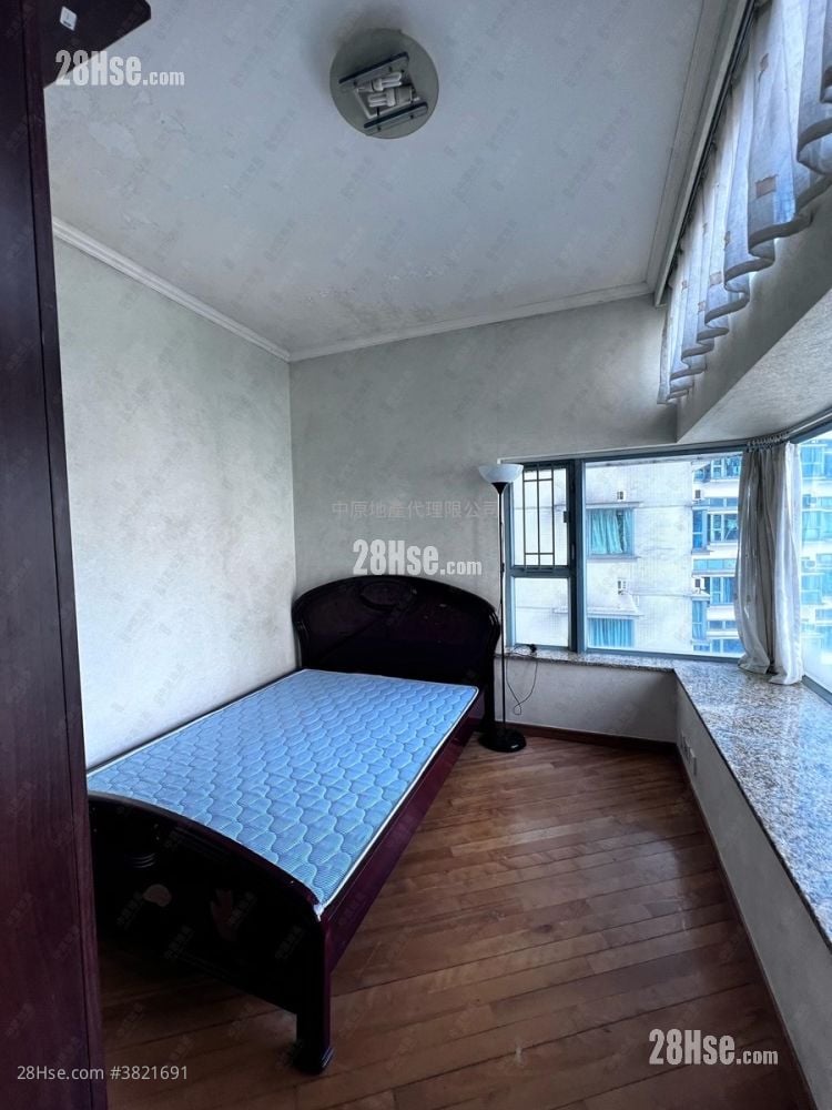 Tung Chung Crescent Sell 2 Bedrooms 536 ft²