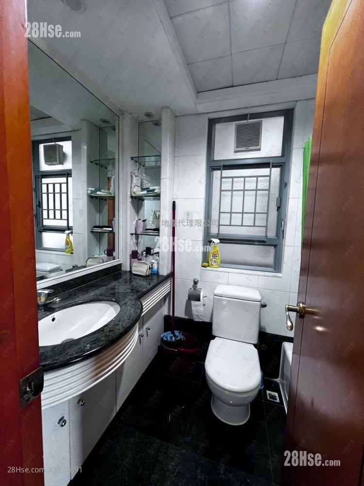 Tung Chung Crescent Sell 2 Bedrooms 536 ft²