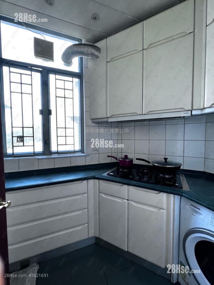 Tung Chung Crescent Sell 2 Bedrooms 536 ft²