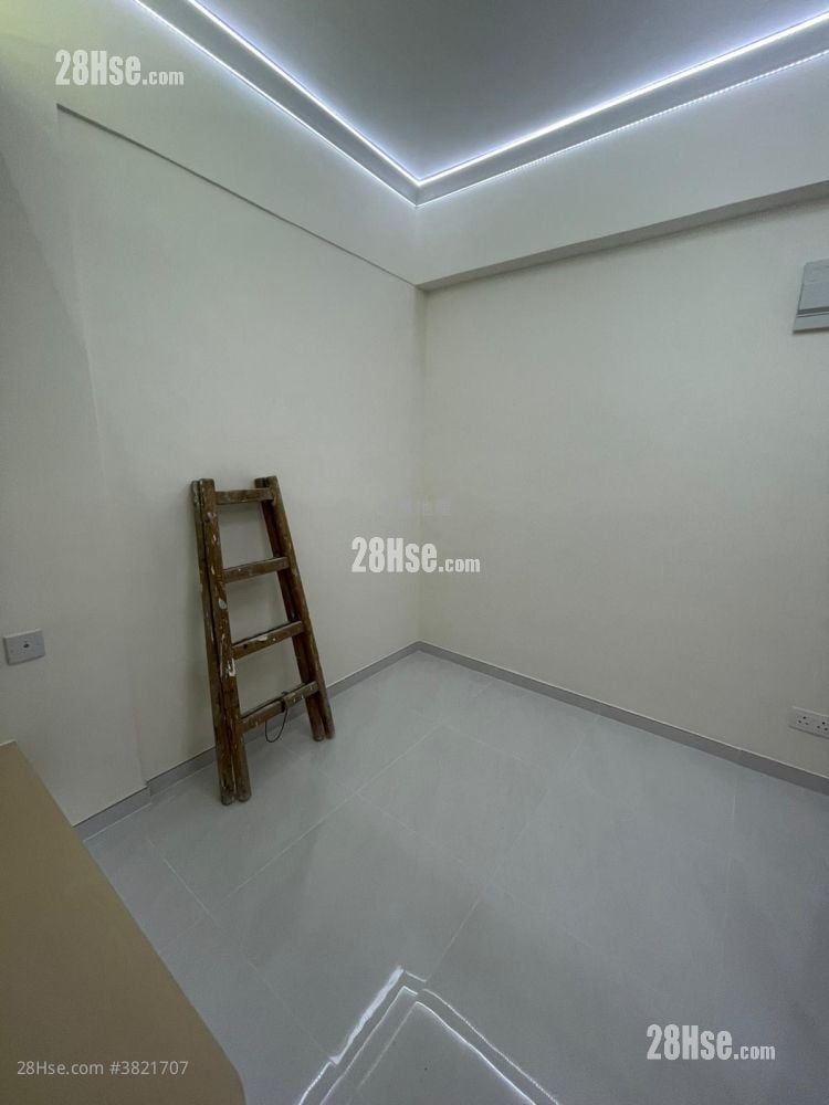 Kin On Mansion Sell 2 Bedrooms , 1 Bathroom 319 ft²