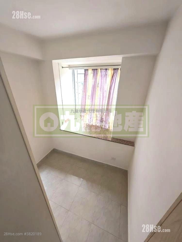 Hong Fai Building Sell 2 Bedrooms , 1 Bathroom 271 ft²