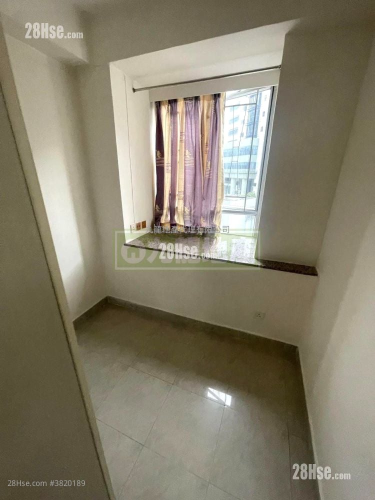 Hong Fai Building Sell 2 Bedrooms , 1 Bathroom 271 ft²