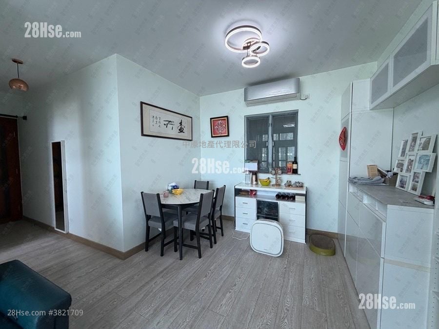 Tung Chung Crescent Sell 3 Bedrooms 759 ft²