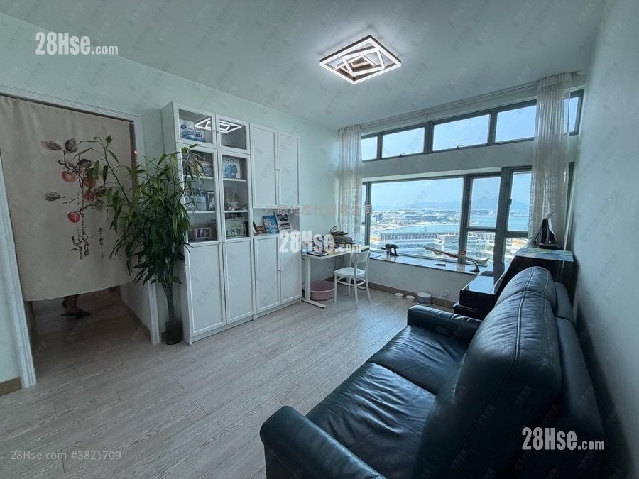 Tung Chung Crescent Sell 3 Bedrooms 759 ft²