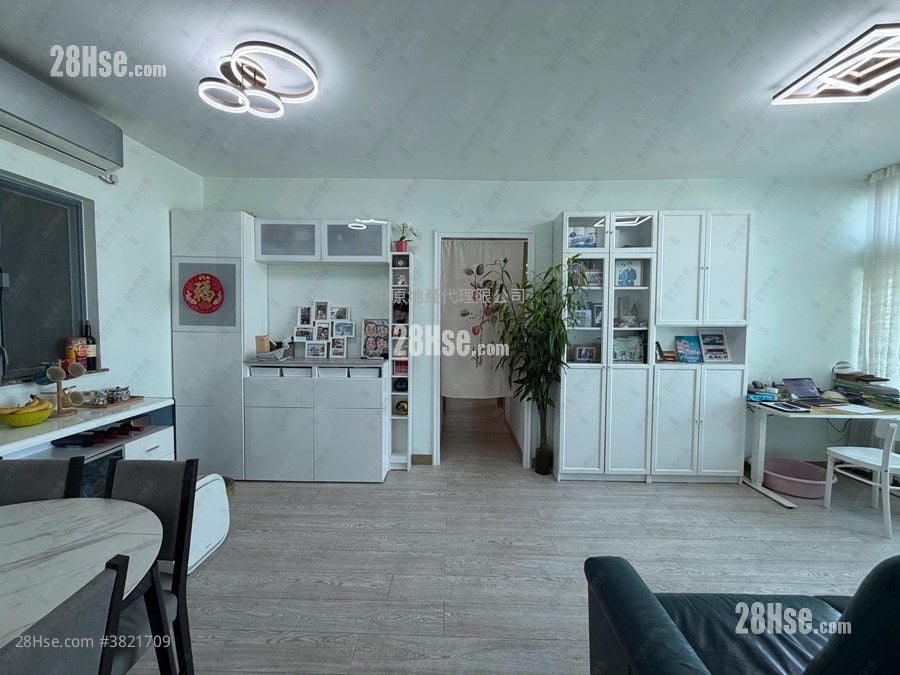 Tung Chung Crescent Sell 3 Bedrooms 759 ft²