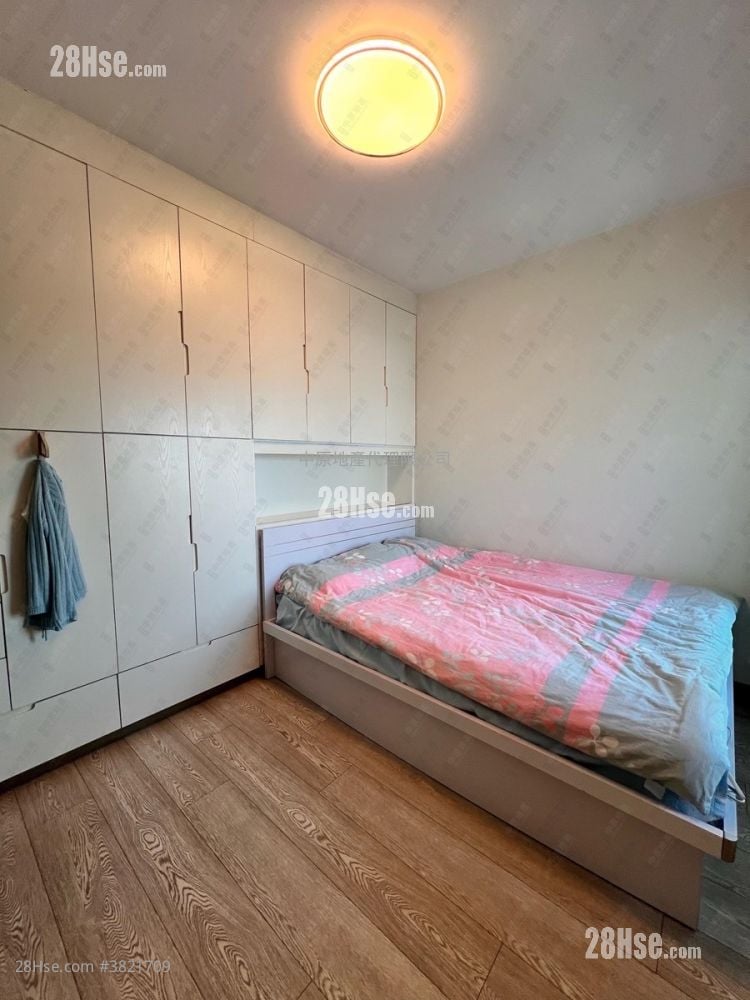 Tung Chung Crescent Sell 3 Bedrooms 759 ft²