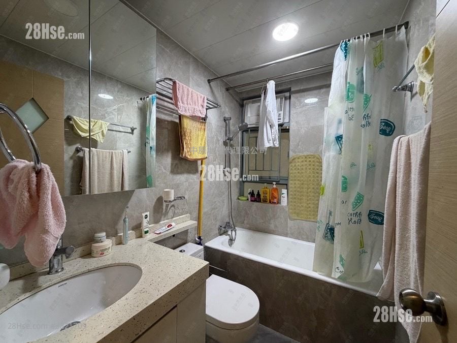 Tung Chung Crescent Sell 3 Bedrooms 759 ft²