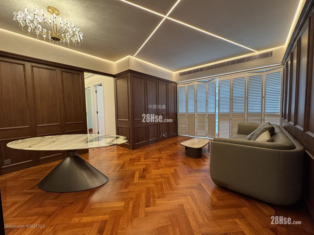 Starcrest Sell 3 Bedrooms , 2 Bathrooms 918 ft²