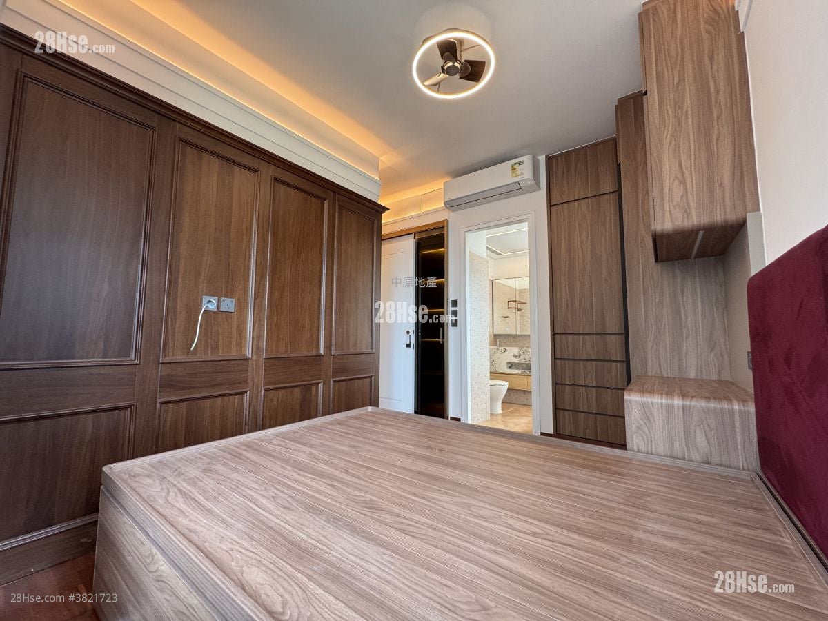 Starcrest Sell 3 Bedrooms , 2 Bathrooms 918 ft²