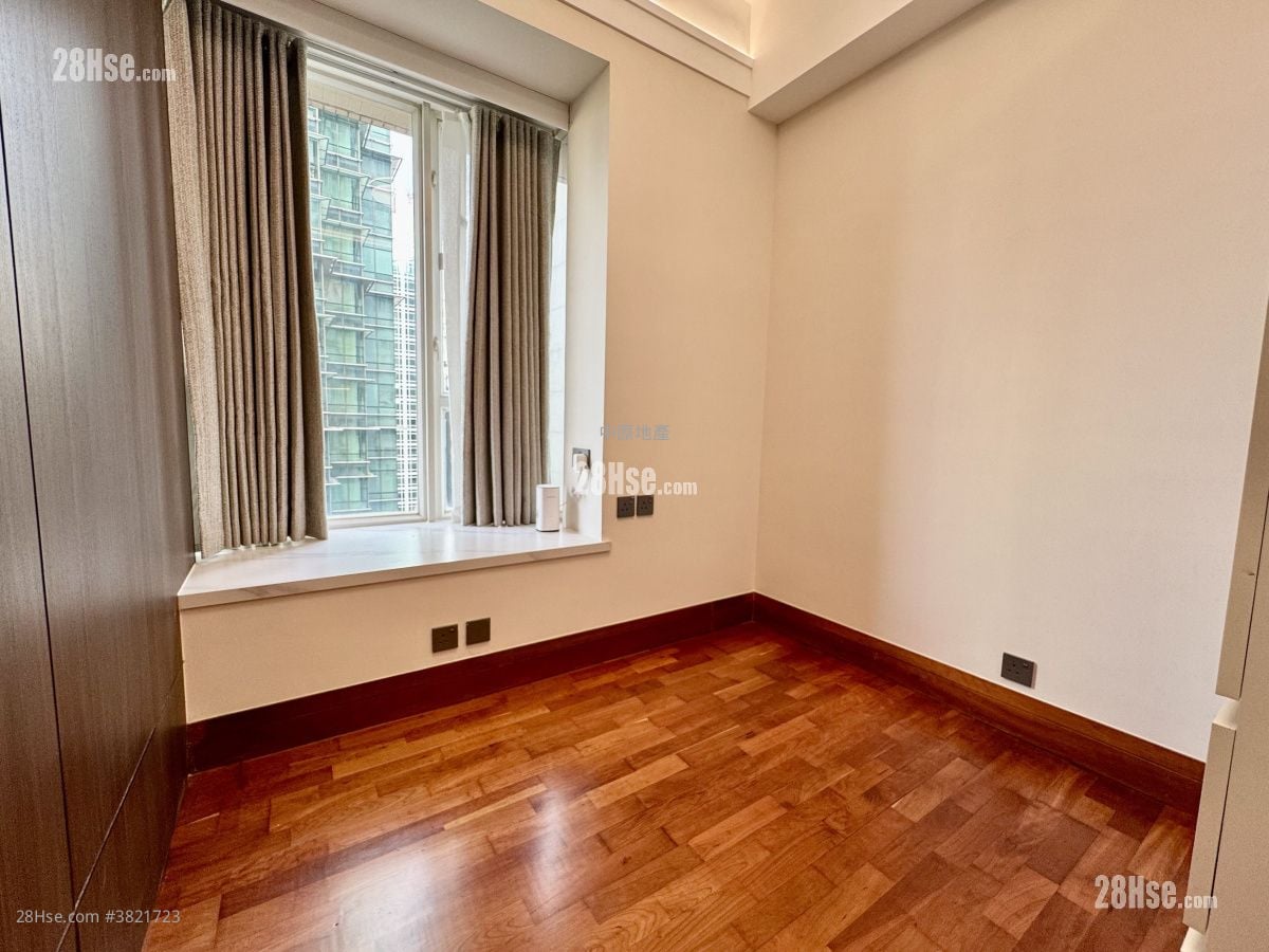 Starcrest Sell 3 Bedrooms , 2 Bathrooms 918 ft²