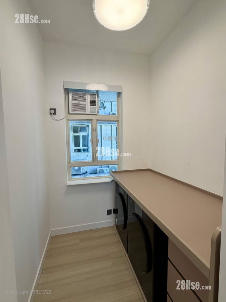 Starcrest Sell 3 Bedrooms , 2 Bathrooms 918 ft²