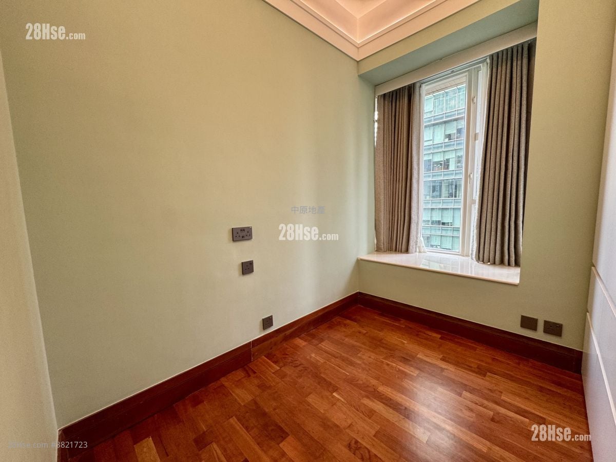 Starcrest Sell 3 Bedrooms , 2 Bathrooms 918 ft²