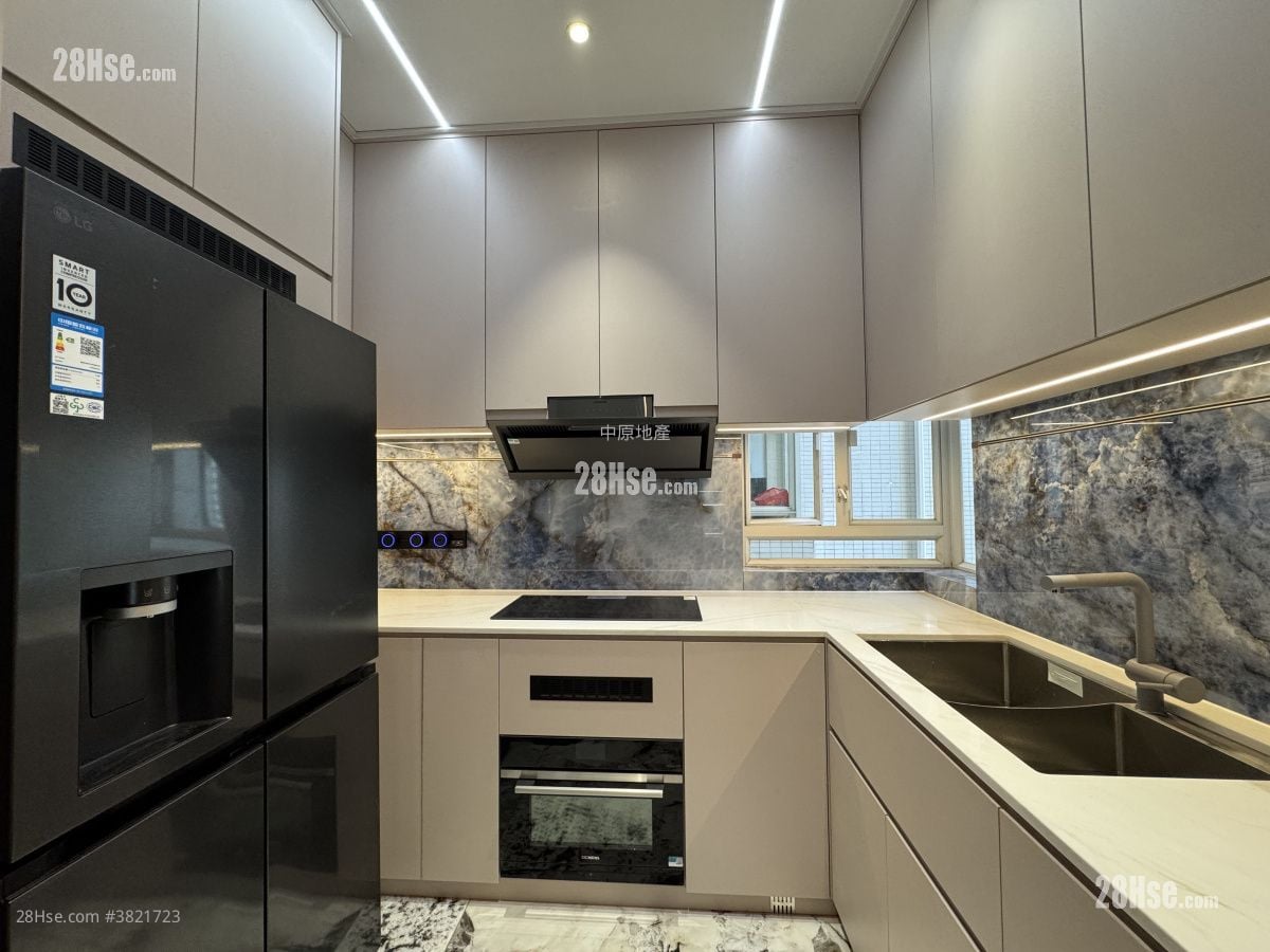 Starcrest Sell 3 Bedrooms , 2 Bathrooms 918 ft²