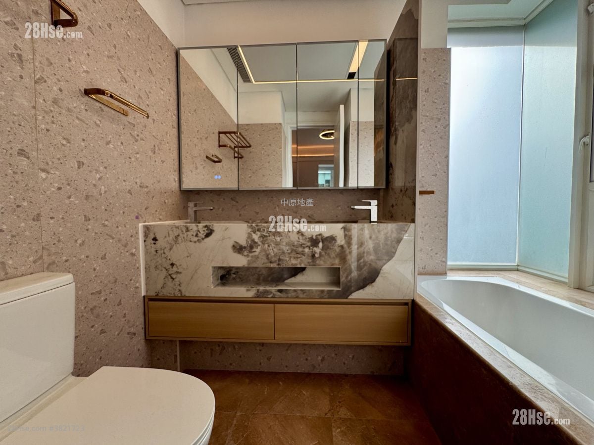 Starcrest Sell 3 Bedrooms , 2 Bathrooms 918 ft²