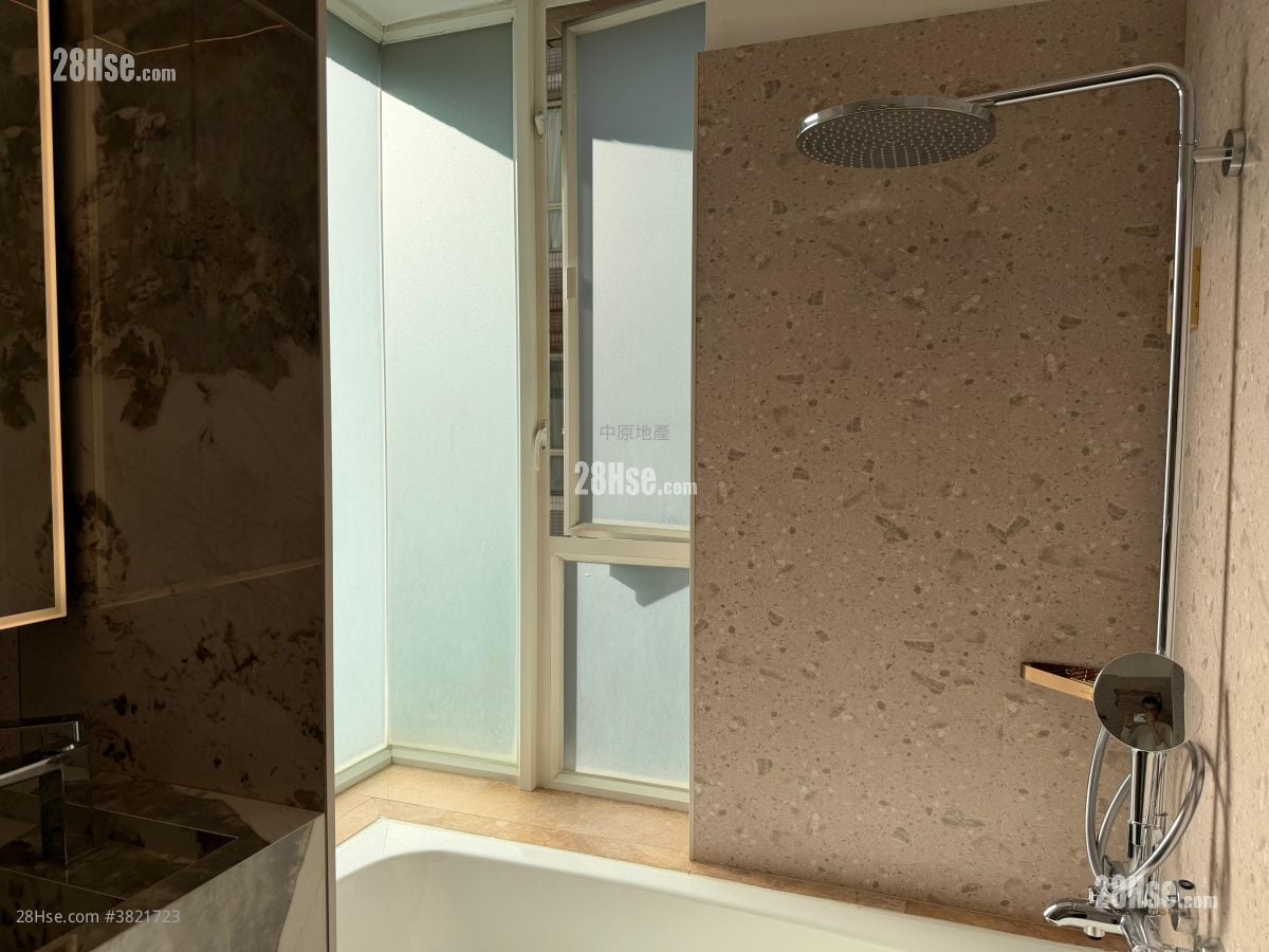 Starcrest Sell 3 Bedrooms , 2 Bathrooms 918 ft²