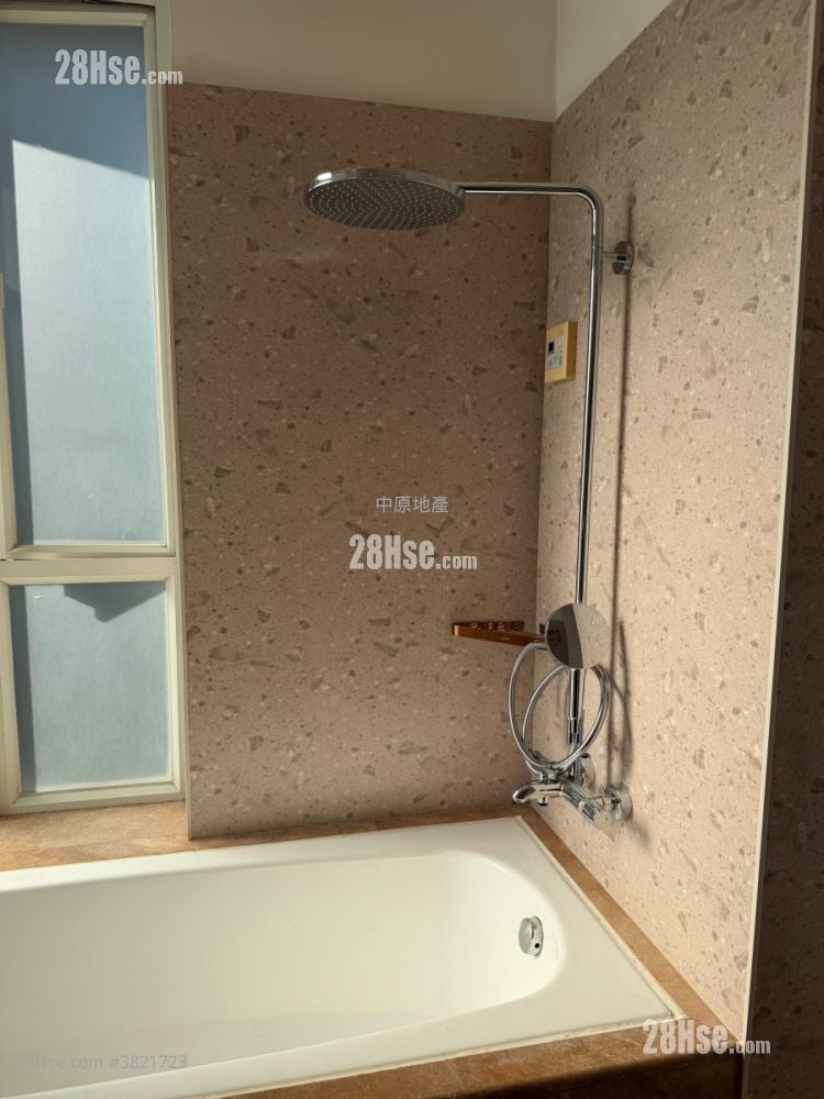 Starcrest Sell 3 Bedrooms , 2 Bathrooms 918 ft²