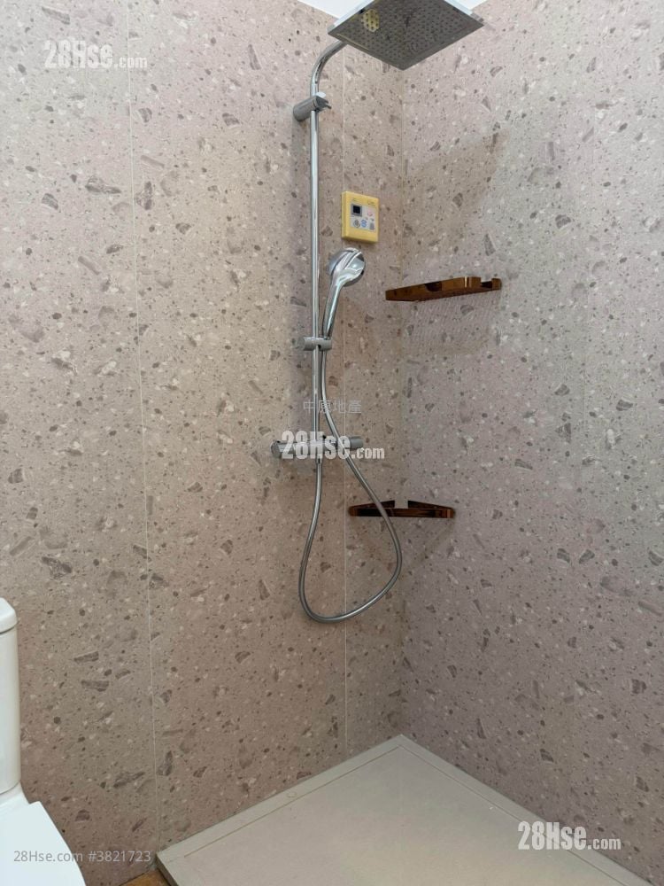 Starcrest Sell 3 Bedrooms , 2 Bathrooms 918 ft²