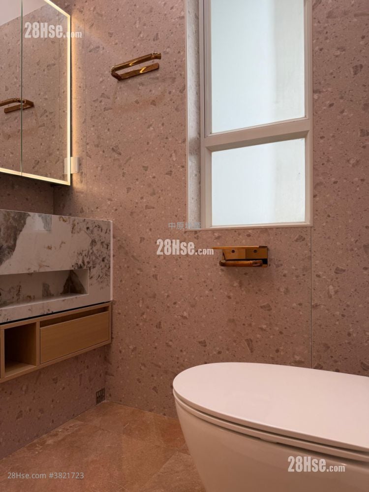 Starcrest Sell 3 Bedrooms , 2 Bathrooms 918 ft²