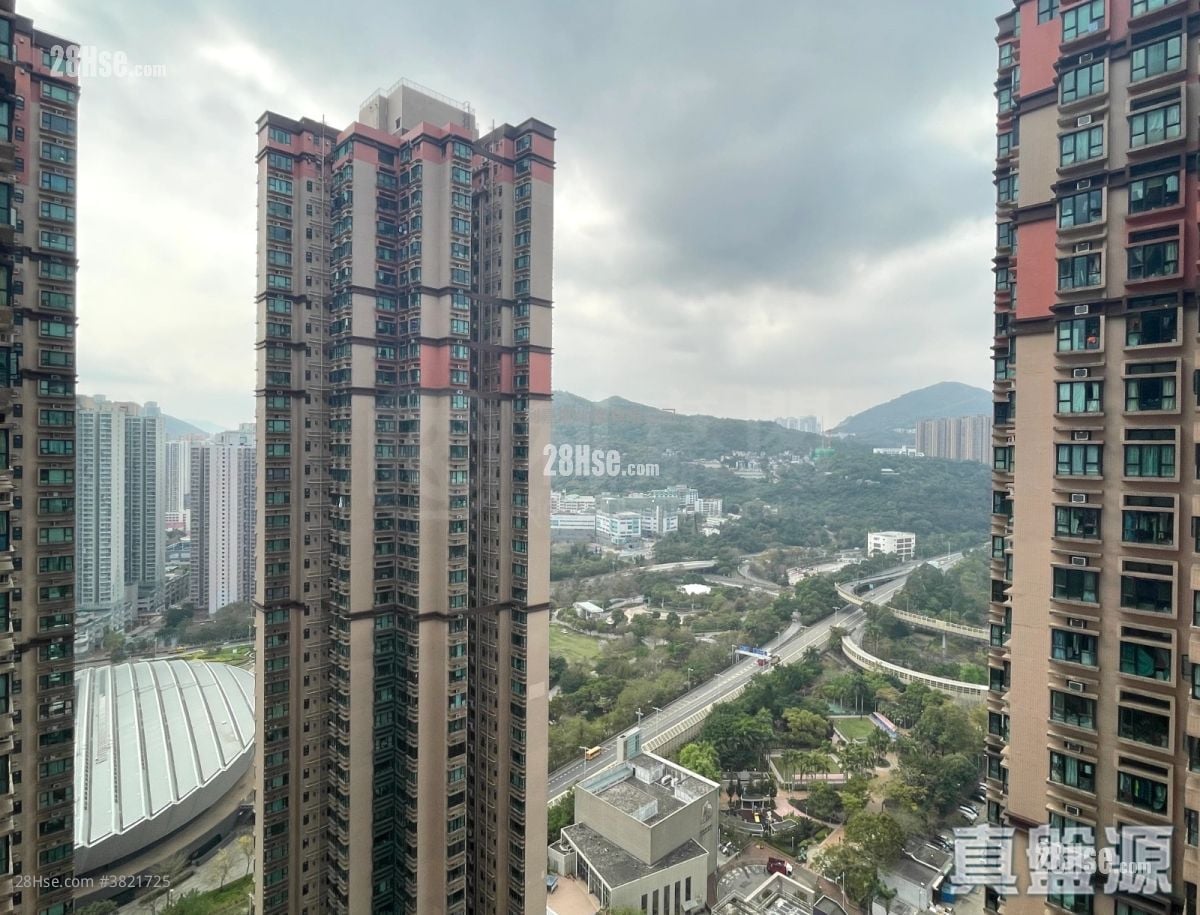 Nan Fung Plaza Rental 2 Bedrooms , 1 Bathroom 375 ft²