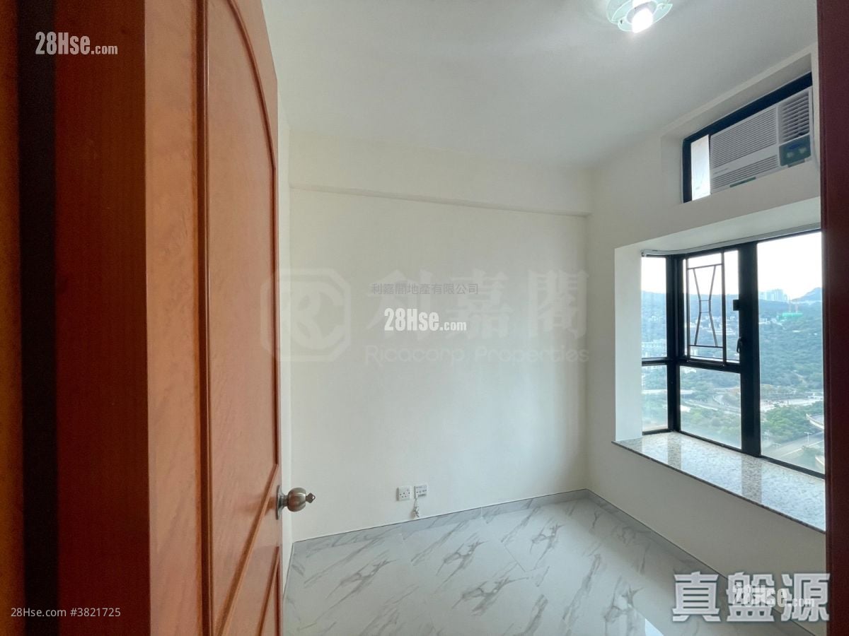 Nan Fung Plaza Rental 2 Bedrooms , 1 Bathroom 375 ft²