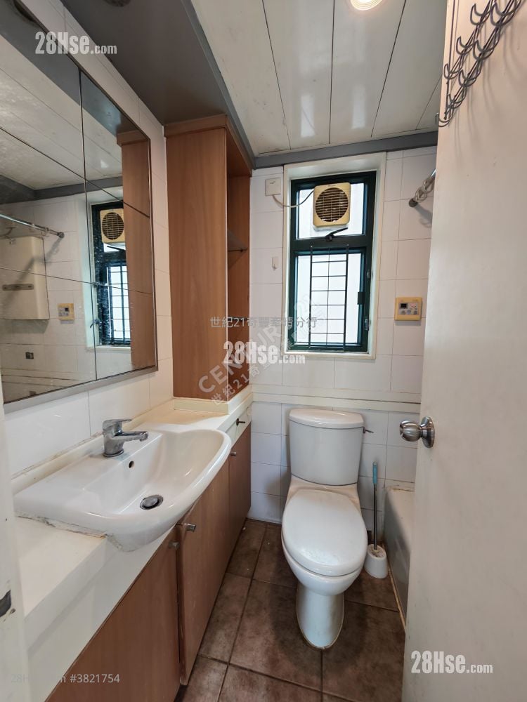 浴室: 牽晴間 租盤 2 房 , 1 浴室 381 平方呎