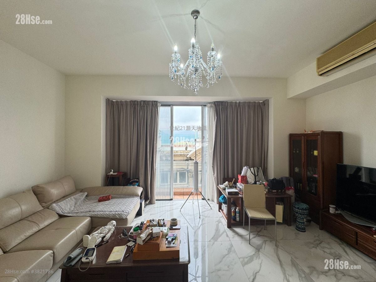 比华利山别墅 租盘 5+ 房 , 3 浴室 2,081 平方尺