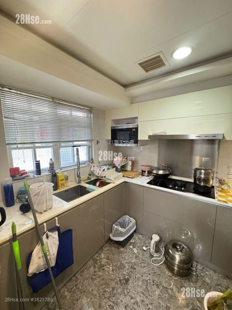 比华利山别墅 租盘 5+ 房 , 3 浴室 2,081 平方尺