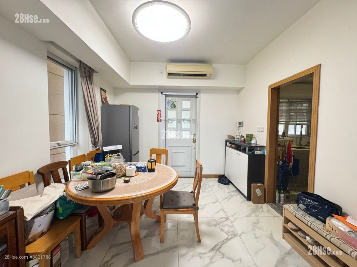 比华利山别墅 租盘 5+ 房 , 3 浴室 2,081 平方尺