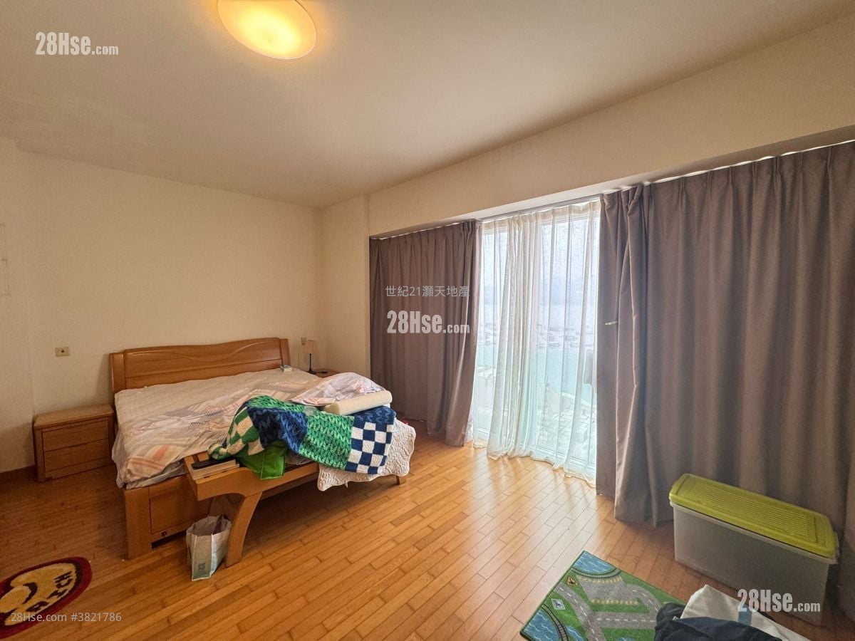 比华利山别墅 租盘 5+ 房 , 3 浴室 2,081 平方尺