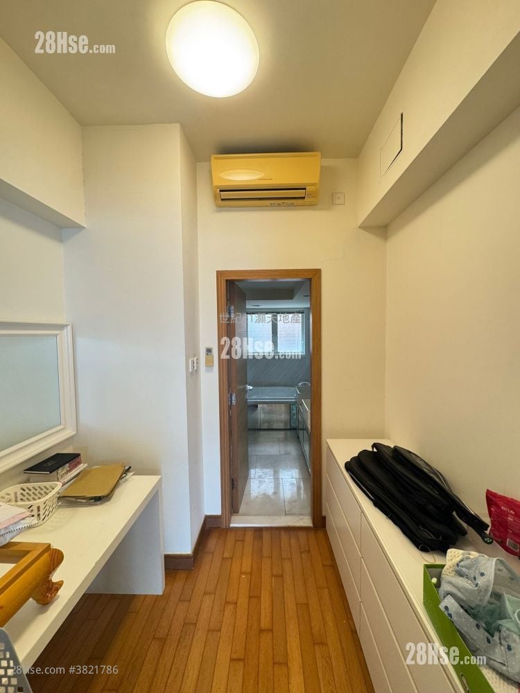 比华利山别墅 租盘 5+ 房 , 3 浴室 2,081 平方尺