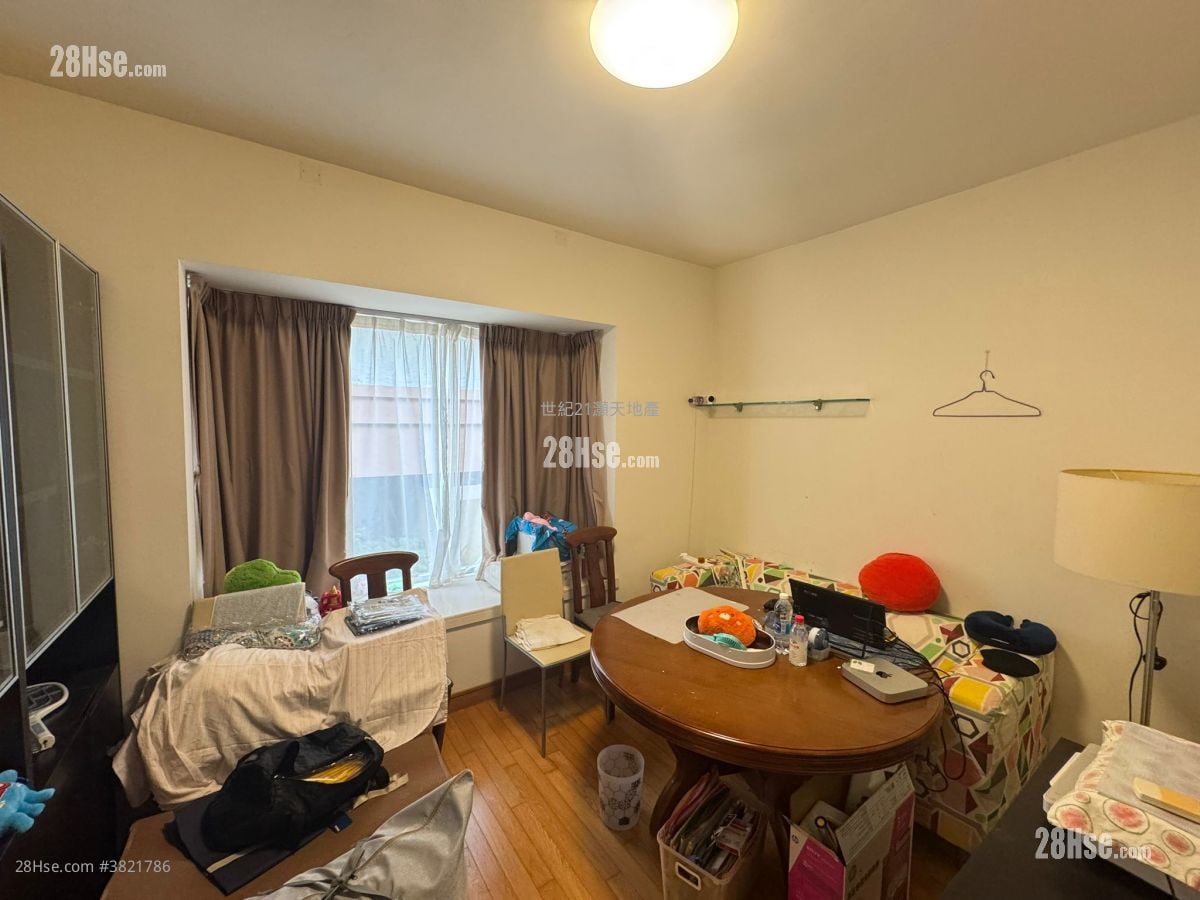 比华利山别墅 租盘 5+ 房 , 3 浴室 2,081 平方尺