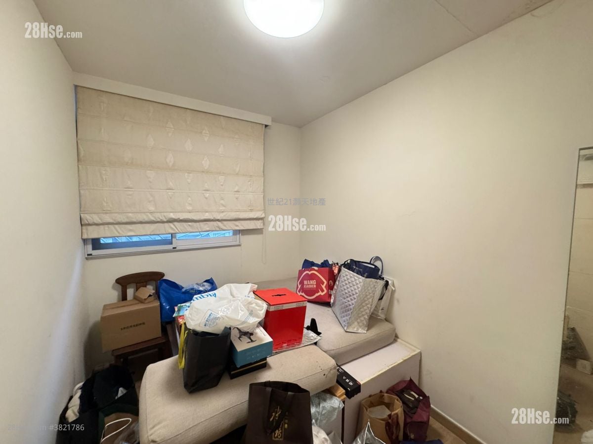 比华利山别墅 租盘 5+ 房 , 3 浴室 2,081 平方尺