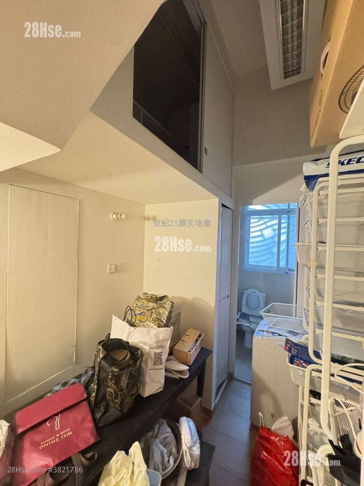 比华利山别墅 租盘 5+ 房 , 3 浴室 2,081 平方尺